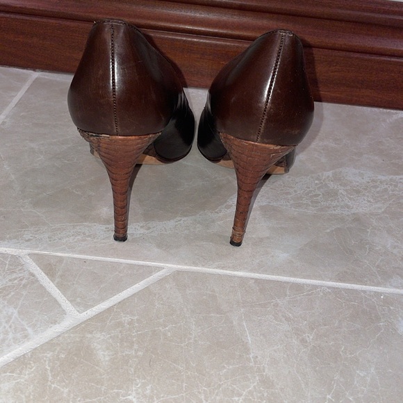 Max Studio Brown Leather Pumps - Picture 3 of 7